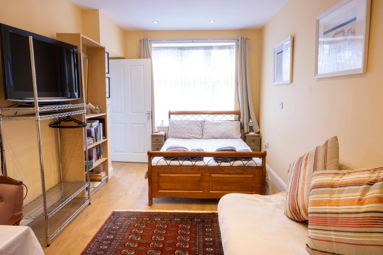 London Vegetarian Smoke & Pet Free En-Suite With Ev Parking Edgware Екстер'єр фото