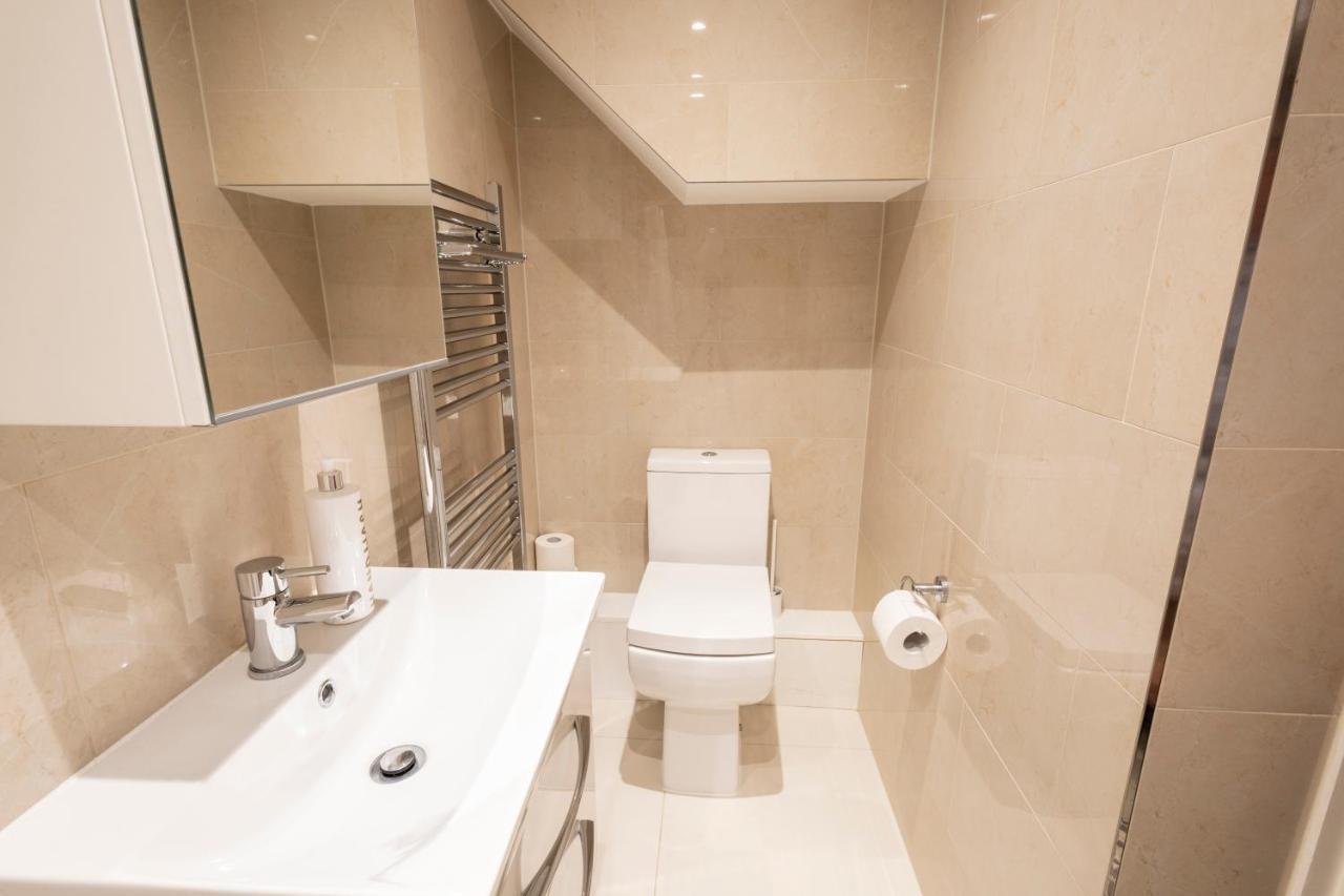 London Vegetarian Smoke & Pet Free En-Suite With Ev Parking Edgware Екстер'єр фото