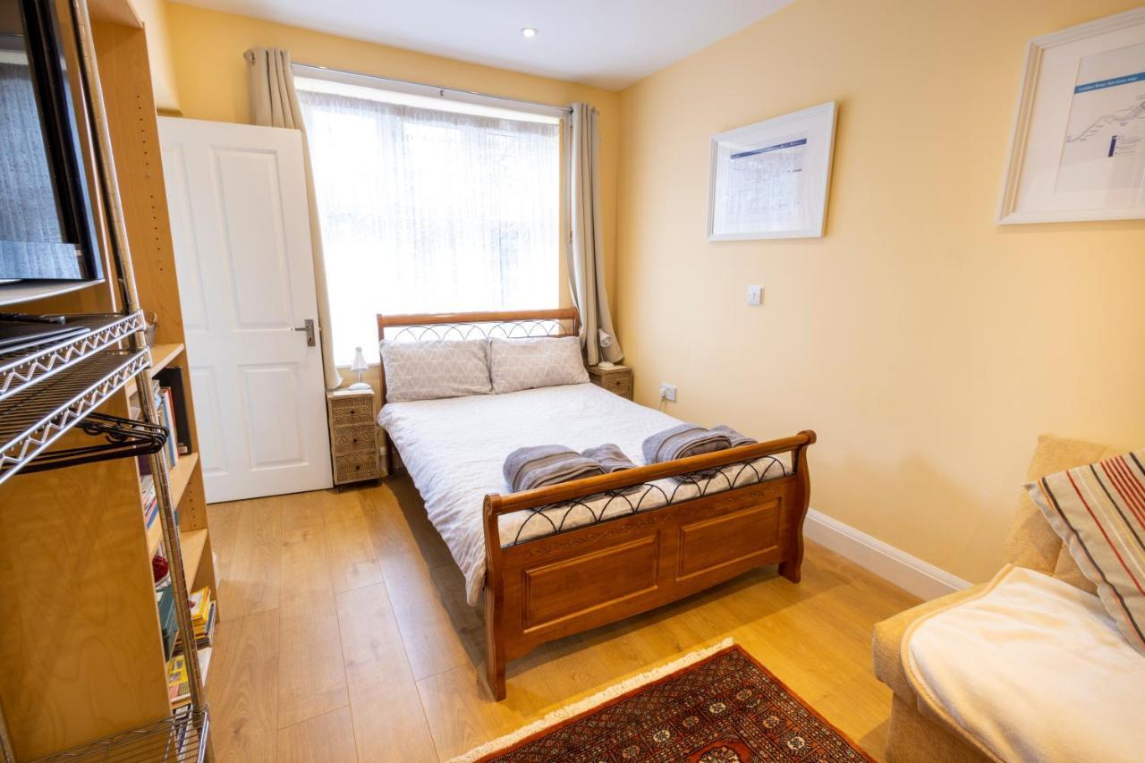 London Vegetarian Smoke & Pet Free En-Suite With Ev Parking Edgware Екстер'єр фото