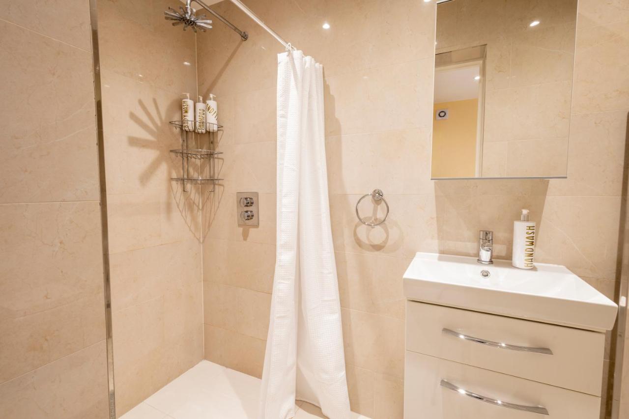 London Vegetarian Smoke & Pet Free En-Suite With Ev Parking Edgware Екстер'єр фото