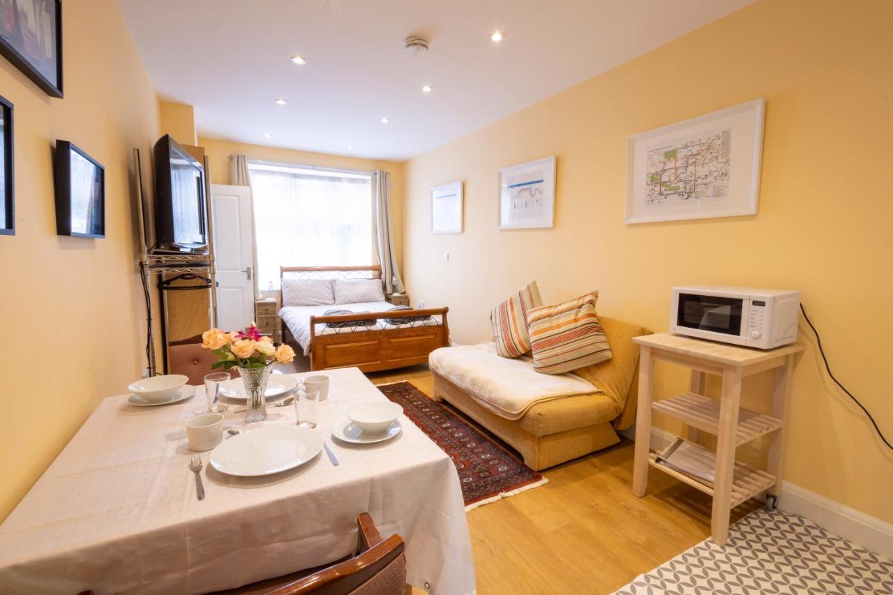 London Vegetarian Smoke & Pet Free En-Suite With Ev Parking Edgware Екстер'єр фото