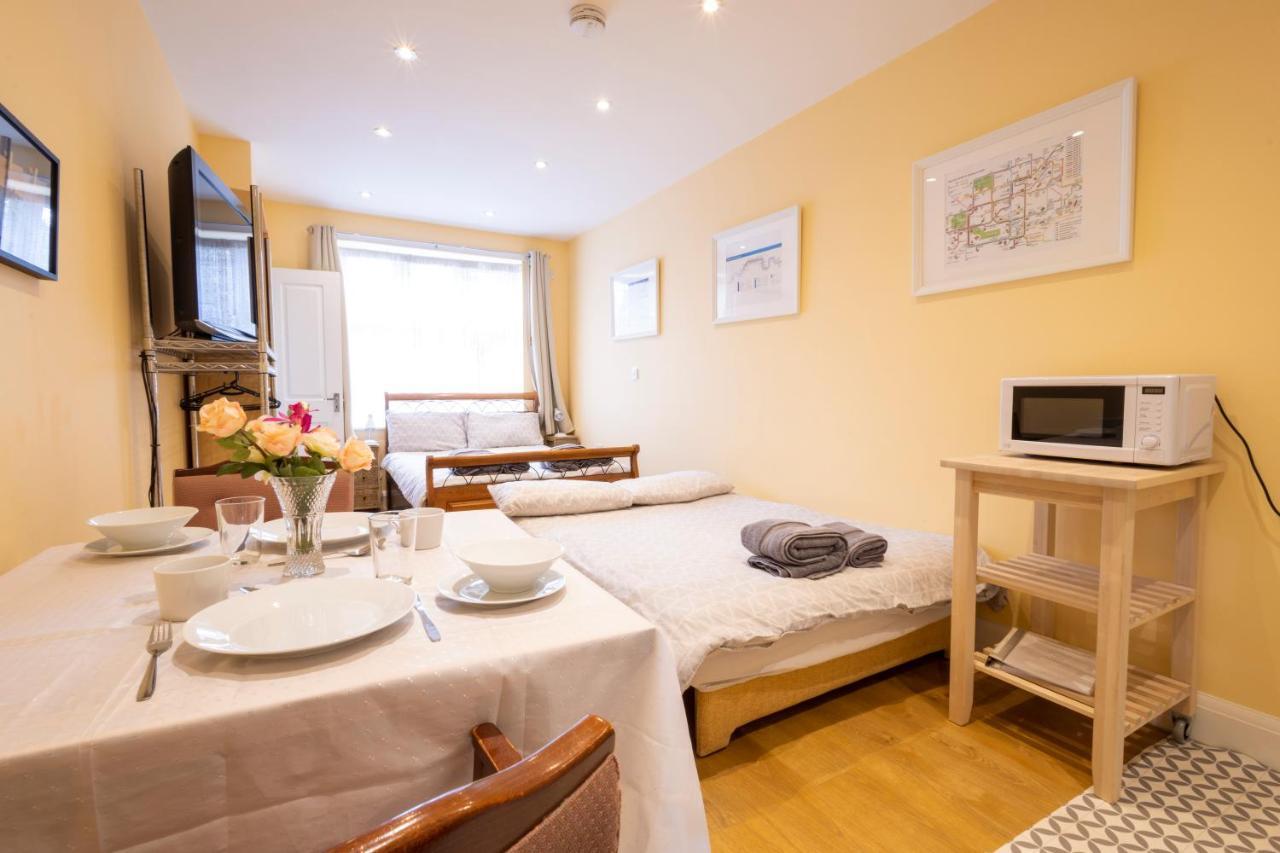 London Vegetarian Smoke & Pet Free En-Suite With Ev Parking Edgware Екстер'єр фото
