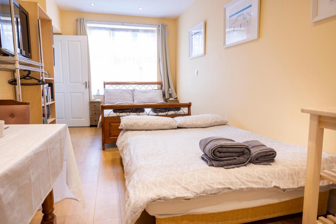London Vegetarian Smoke & Pet Free En-Suite With Ev Parking Edgware Екстер'єр фото