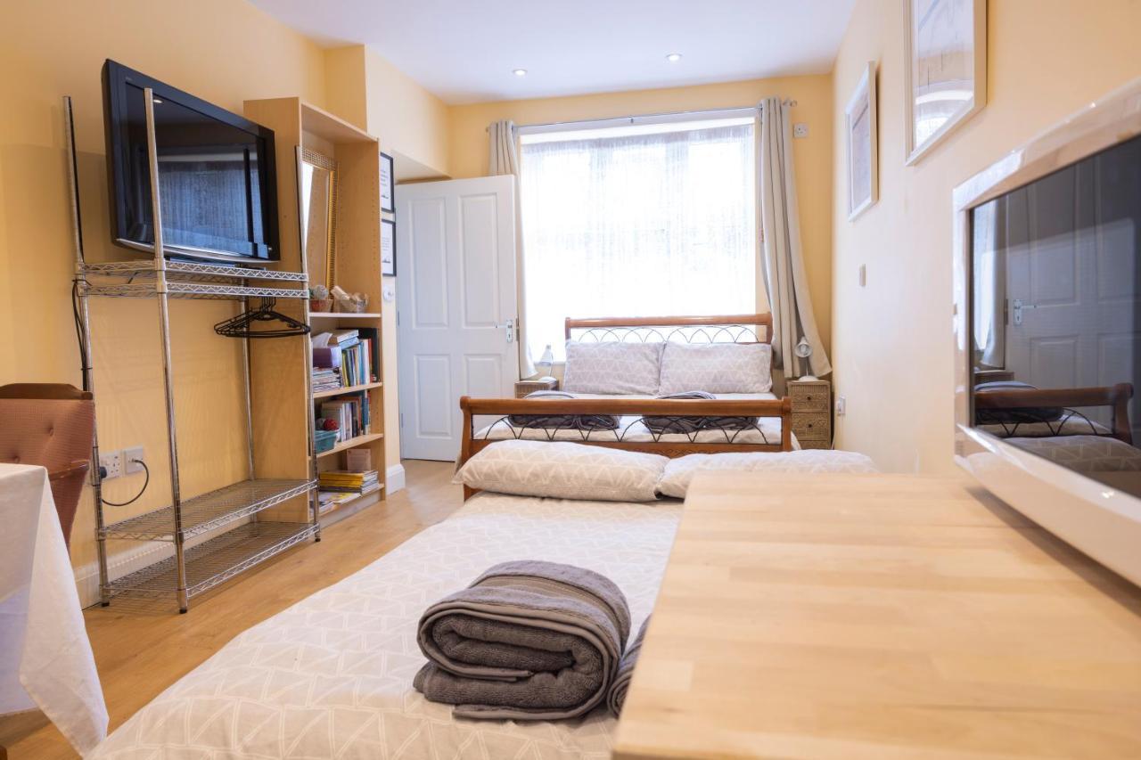 London Vegetarian Smoke & Pet Free En-Suite With Ev Parking Edgware Екстер'єр фото