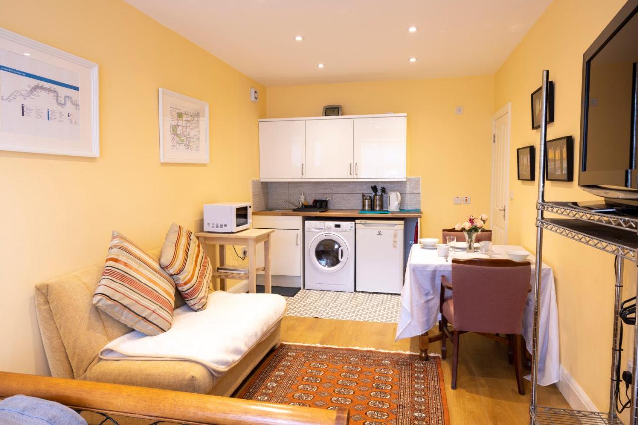 London Vegetarian Smoke & Pet Free En-Suite With Ev Parking Edgware Екстер'єр фото