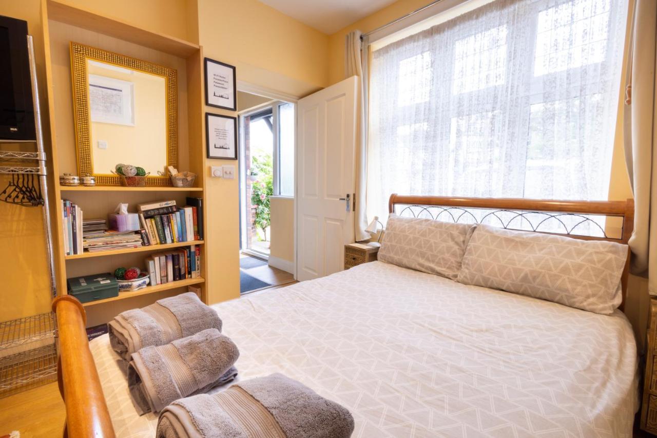 London Vegetarian Smoke & Pet Free En-Suite With Ev Parking Edgware Екстер'єр фото