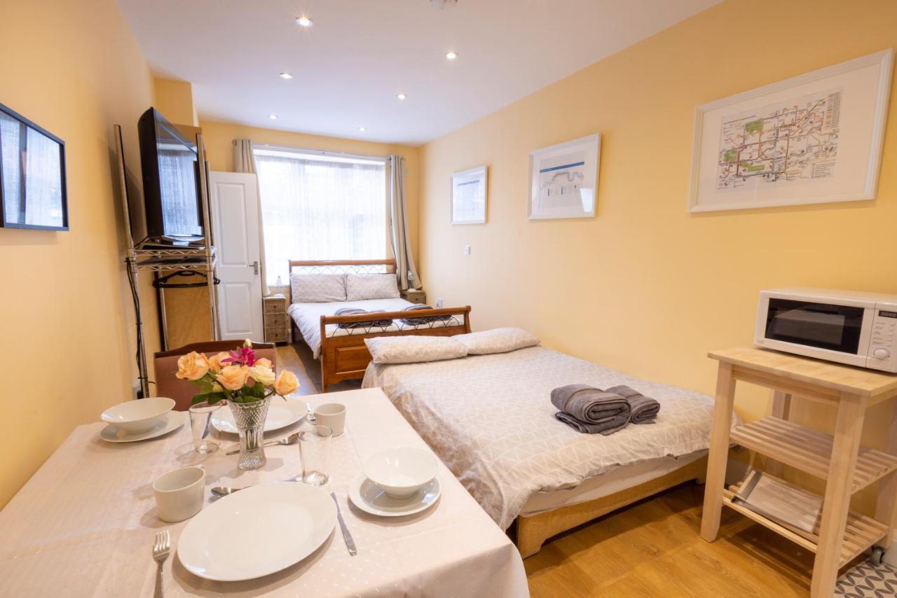 London Vegetarian Smoke & Pet Free En-Suite With Ev Parking Edgware Екстер'єр фото