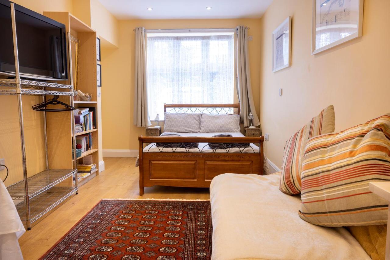 London Vegetarian Smoke & Pet Free En-Suite With Ev Parking Edgware Екстер'єр фото
