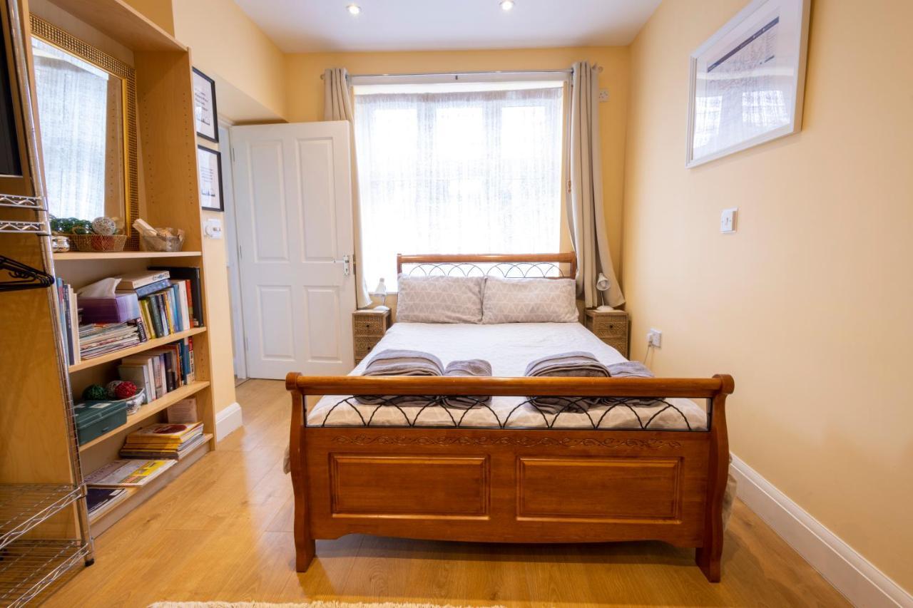 London Vegetarian Smoke & Pet Free En-Suite With Ev Parking Edgware Екстер'єр фото