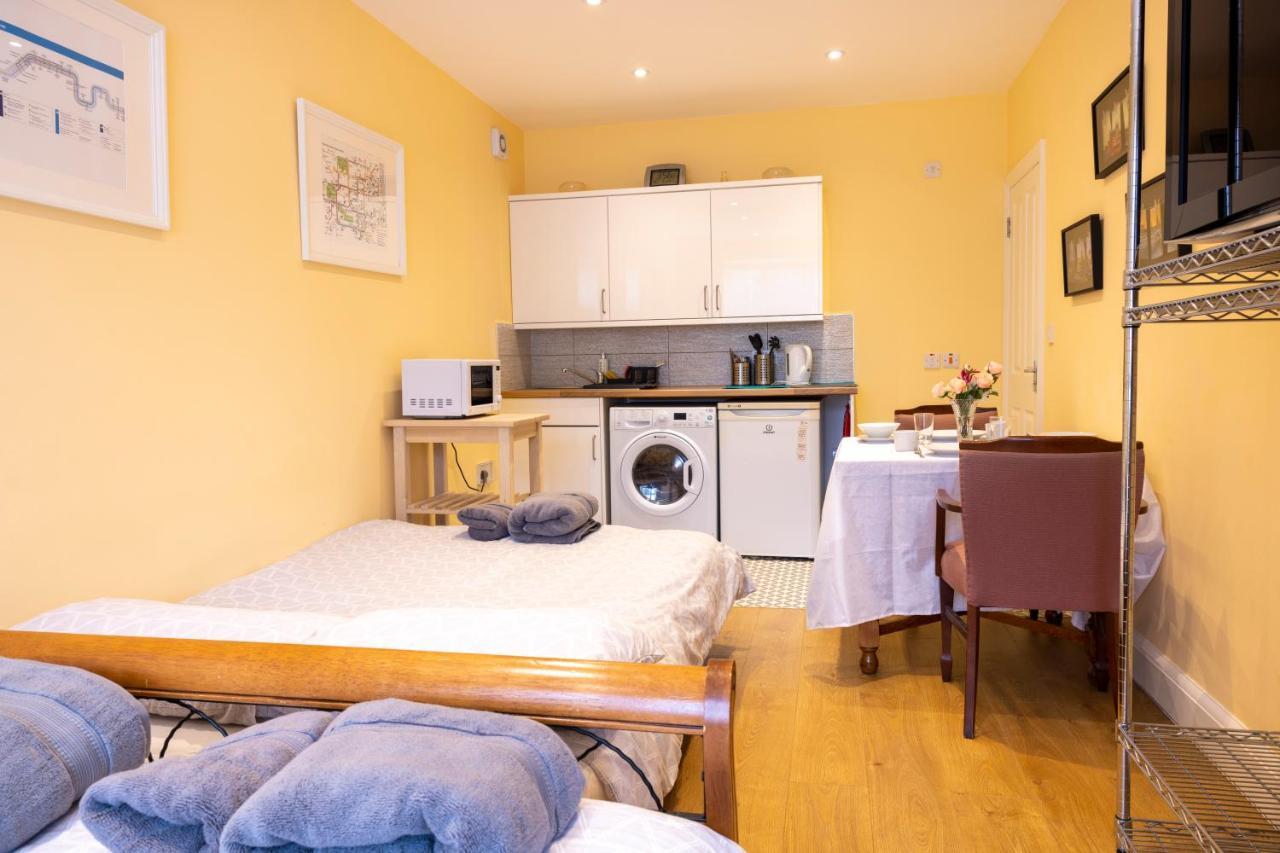 London Vegetarian Smoke & Pet Free En-Suite With Ev Parking Edgware Екстер'єр фото