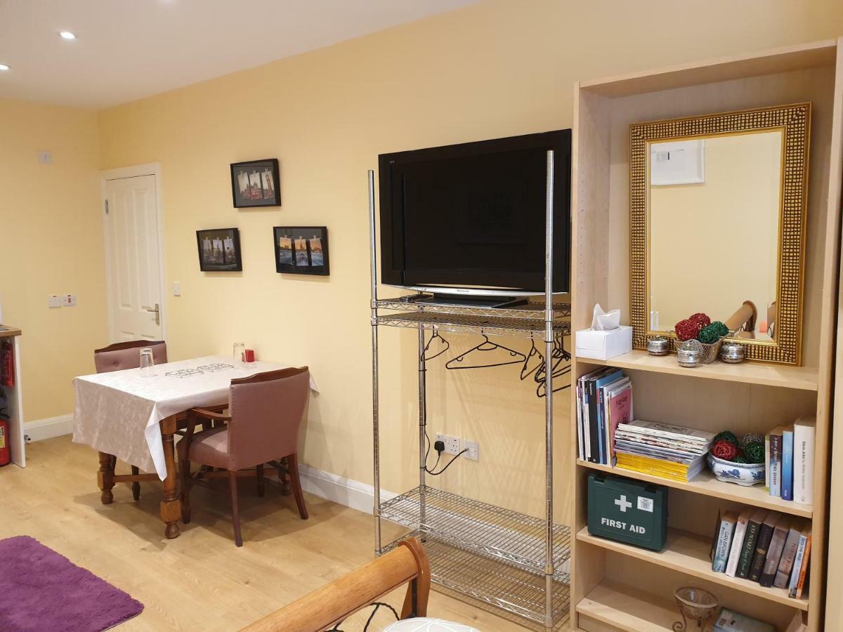 London Vegetarian Smoke & Pet Free En-Suite With Ev Parking Edgware Екстер'єр фото